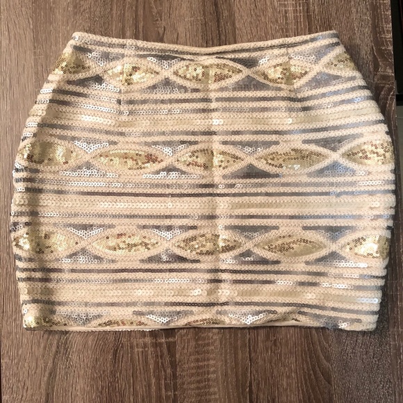 Tobi Ivory Allover Sequin Skirt 🔥 - Picture 4 of 6